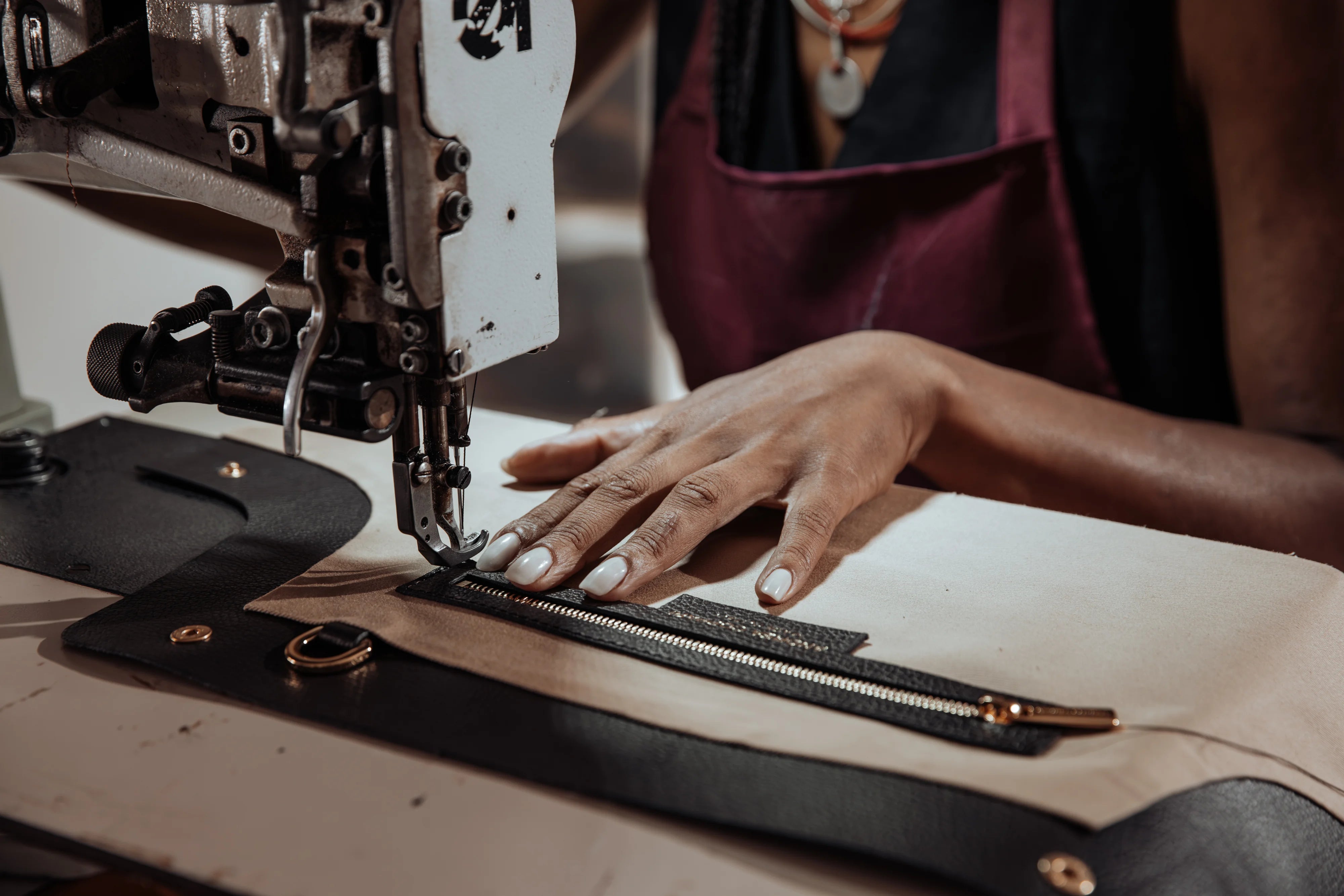 Lavorazione su borsa Aria in laboratorio