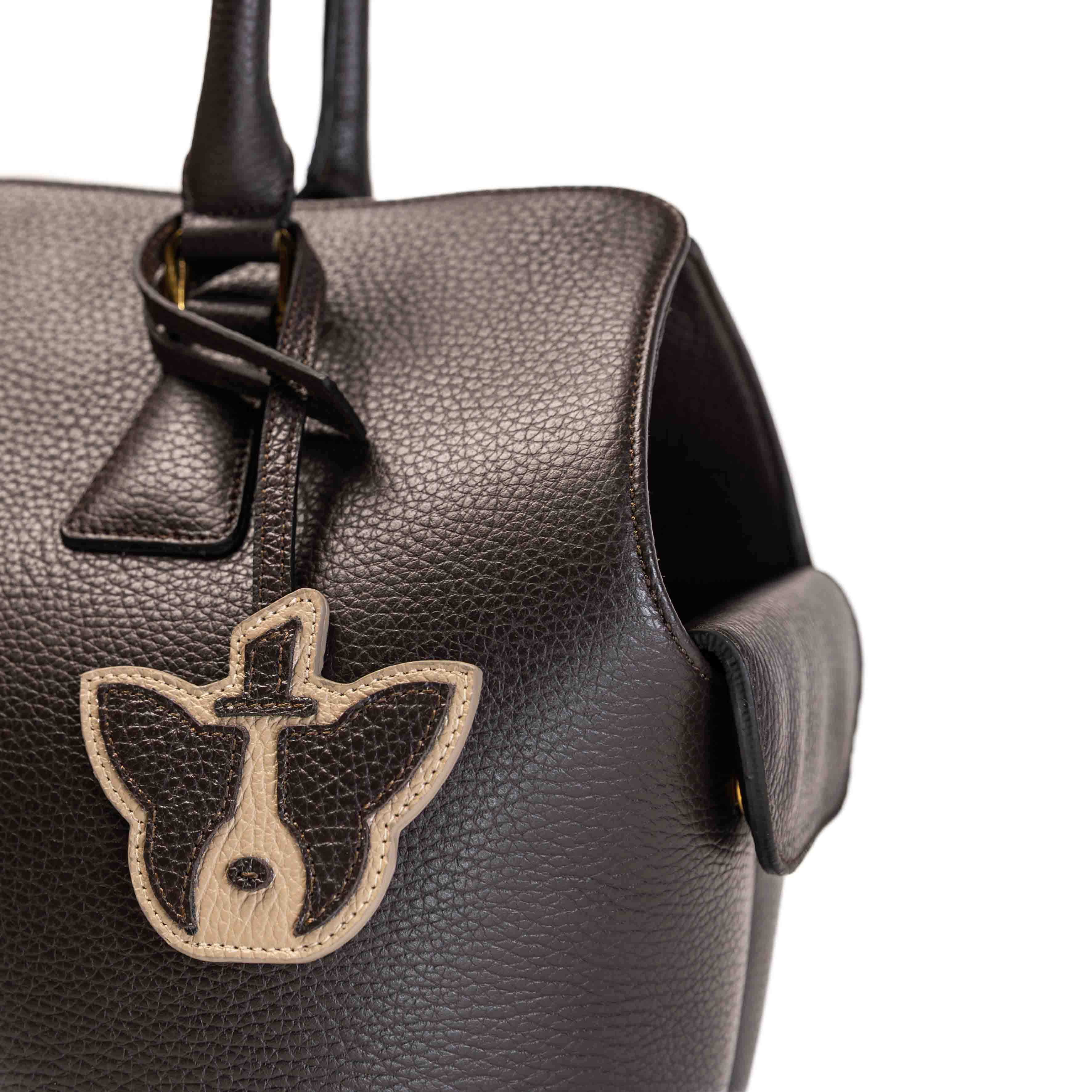 Borsa ARIA testa di moro - dettaglio charm chihuahua in pelle artigianale - Andrea Coppari Milano